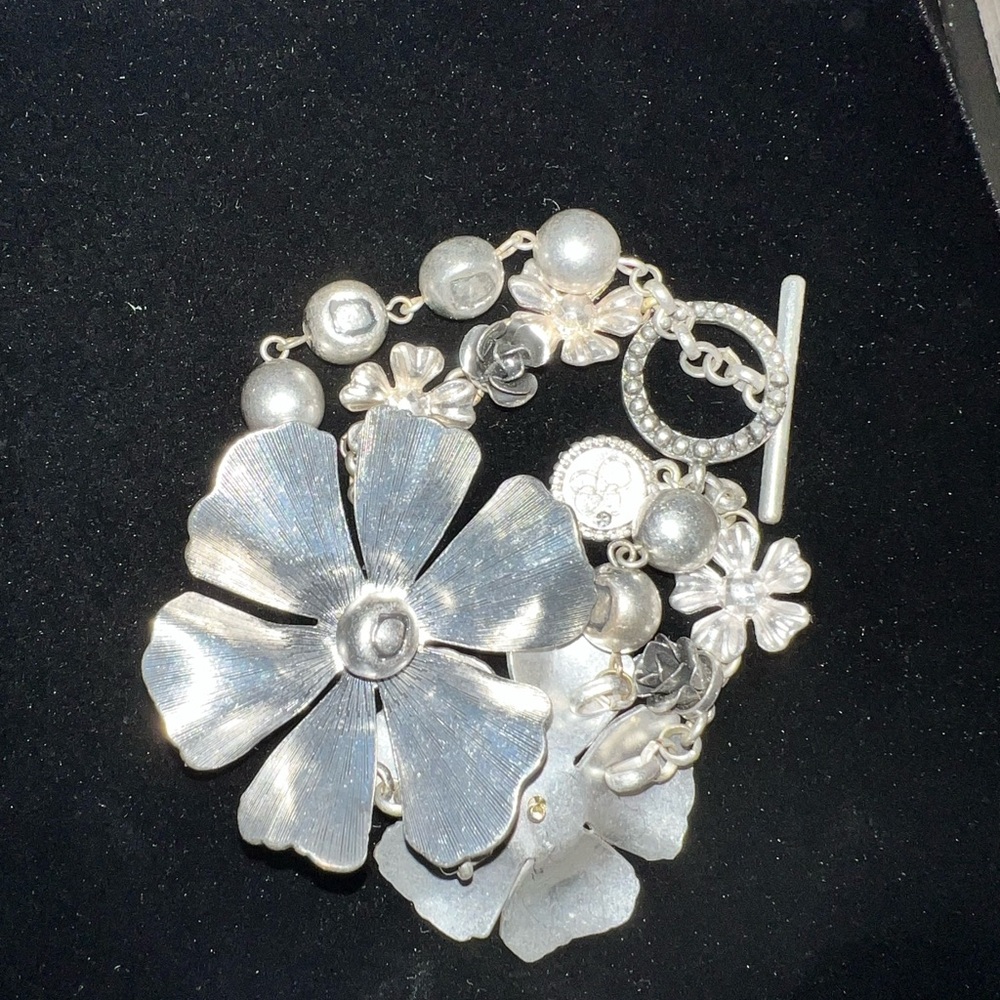 Jessica Simpson Silver Tone Flower Necklace & Bracelet Set - Picture 8 of 11